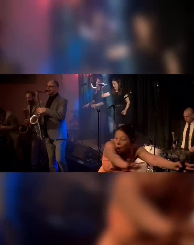 Northern Soul aus Amsterdam trifft auf Funk aus Braunschweig.

The Originators + Funkbetrieb – ein Abend für volle Floors und verschwitzte Shirts.
The Originators stehen für New Style Northern Soul in Reinkultur: 9-köpfige Band, treibende Bläser, große Soul-Stimme und genau die Energie, die man sonst eher aus Wigan Casino kennt als von heutigen Bühnen. Northern Soul mit Haltung – und Blick nach vorn.

Funkbetrieb aus Braunschweig: Funk, Brazilian Jazz und Fusion, die direkt nach vorn gehen. Fette Grooves, warme Synths, rockige Gitarren – alles drin, alles tanzbar.

Im Anschluss legt DJ Wopi im Saal zum Tanz auf.

📅 Samstag, 25. April im Nexus Braunschweig 
🕖 Einlass 19:00 | Beginn 21:00
🎟 Eintritt ab 10 €
#ruderevolution #Braunschweig #northernsoul